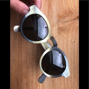 Illesteva Leonard Horn w/blk lens, case and box